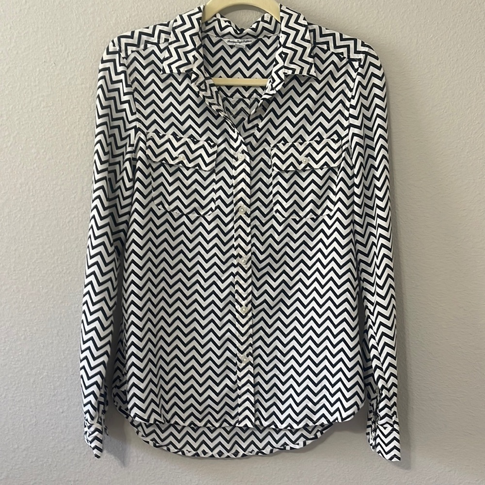 Size small American Eagle long sleeve button down top.. EUC